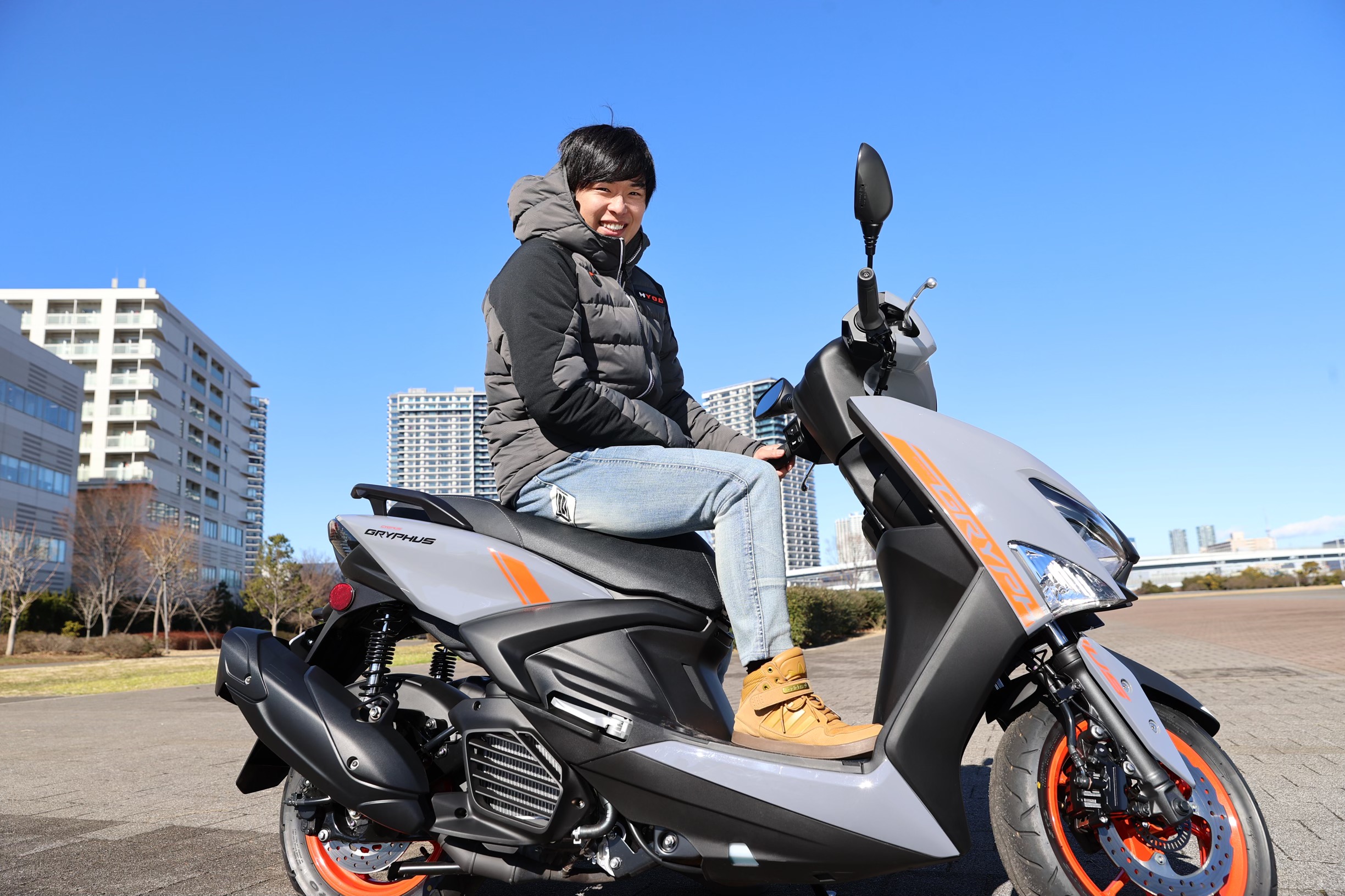バイクのニュースさんで、ヤマハ「シグナス グリファス」は技術の進化を感じるスクーター！ レーシングライダー石塚健の市販車インプレッションが公開されました。