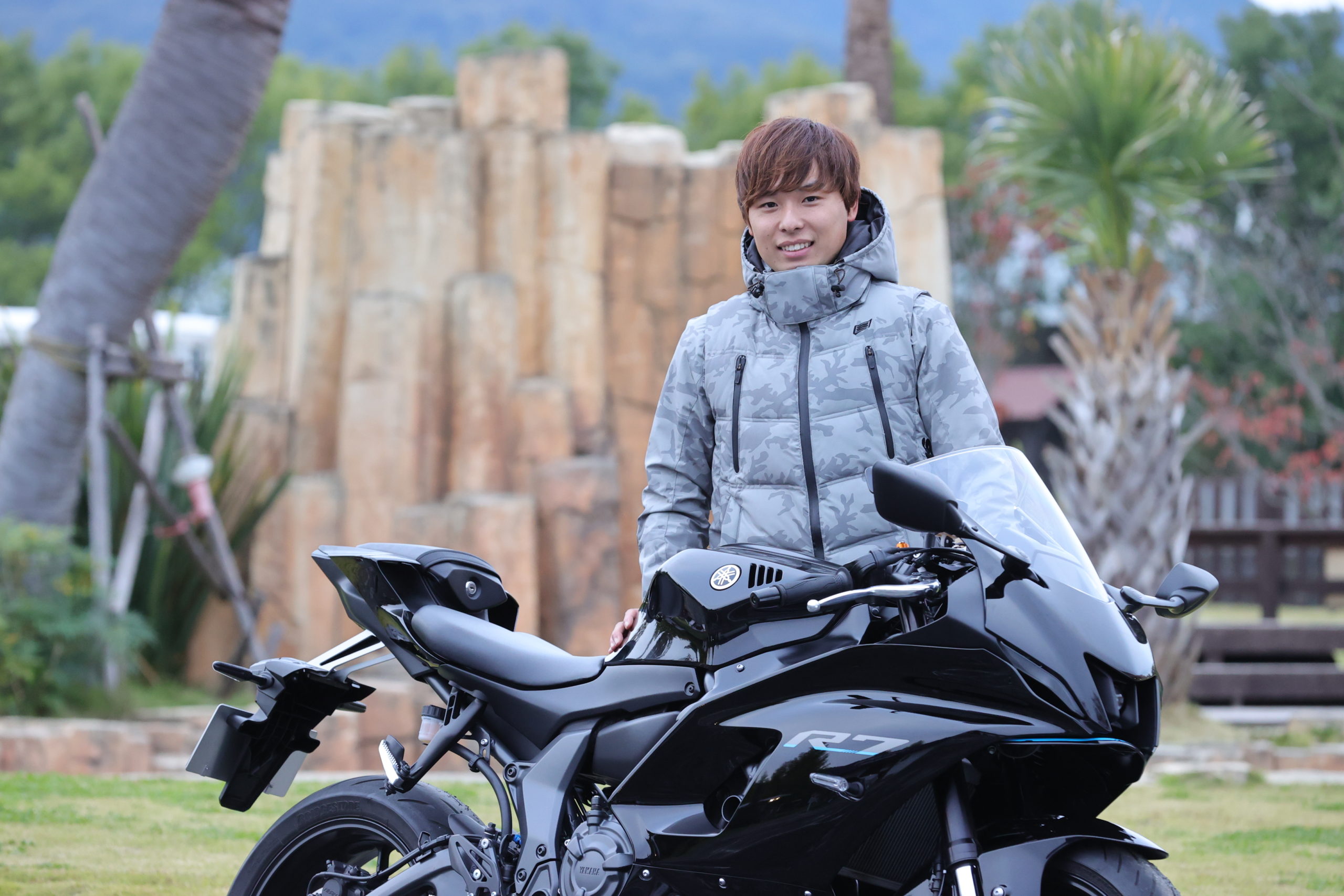バイクのニュースで、ヤマハ「YZF-R7」は公道でも走る楽しさ全開のファンマスター!レーシングライダー石塚健の市販車インプレッションが公開されました。