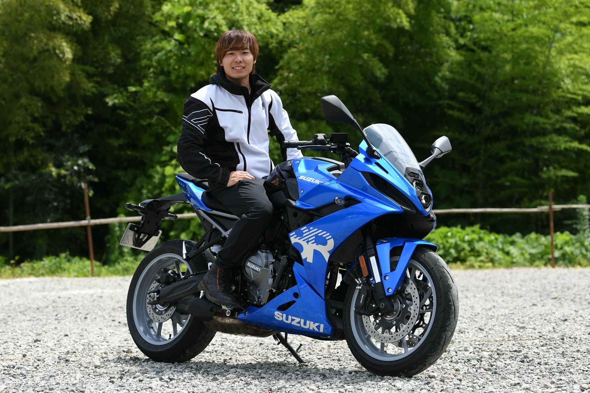 バイクのニュースで、カッコ良くて遊べる理想のバイク！ スズキ「GSX-8R」に試乗 レーシングライダー石塚健の市販車インプレッションが公開されました！